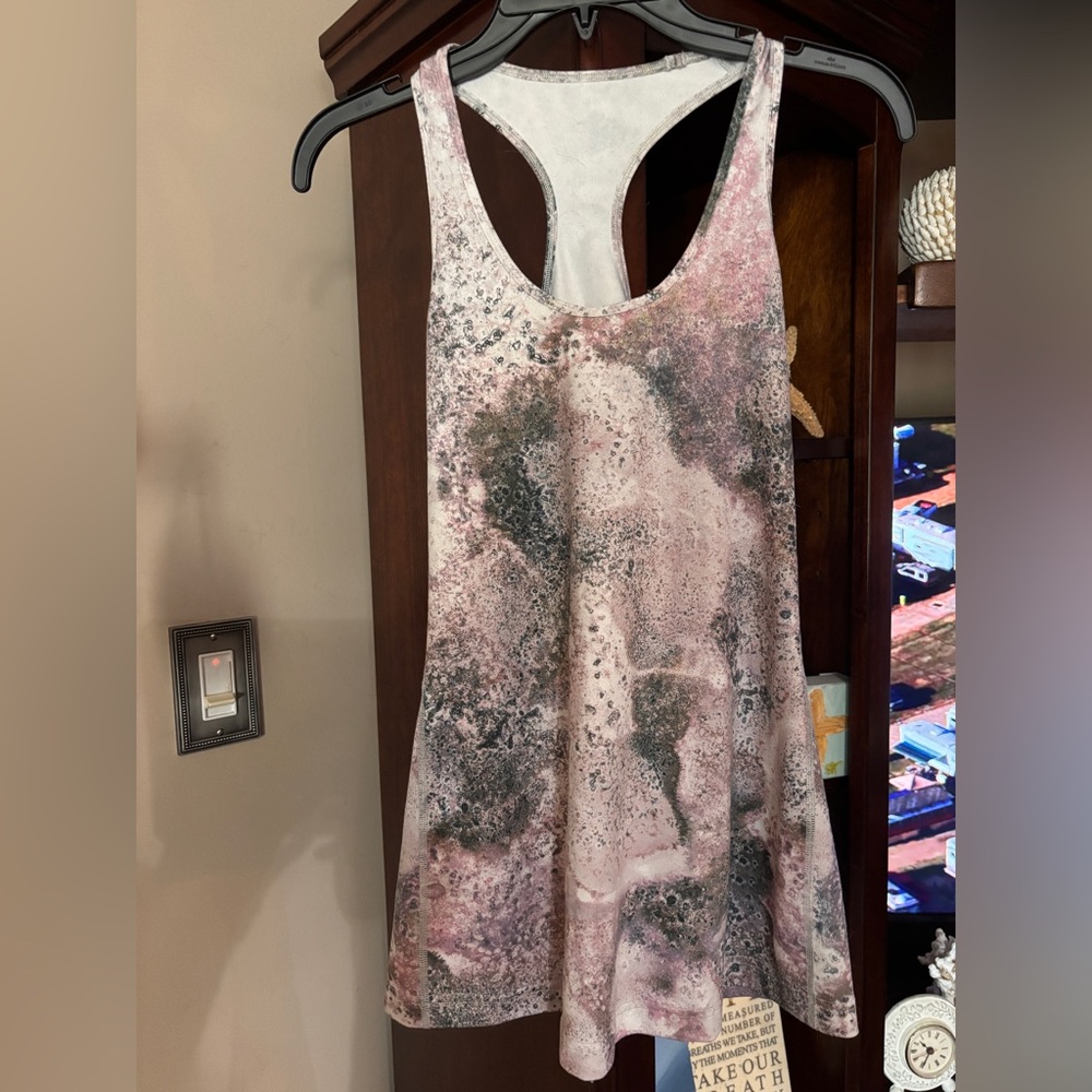 Lululemon tank, 14” across (medium)